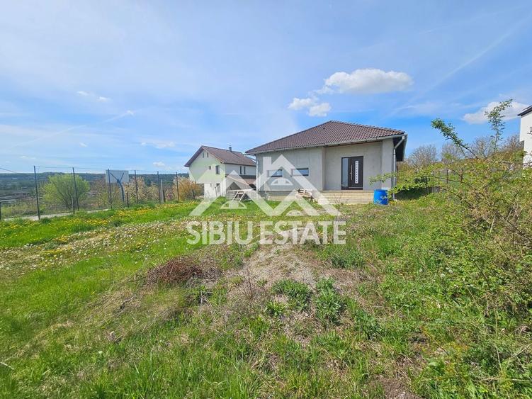 Casă individuală cu 4 camere cu Canalizare în Exterior Est