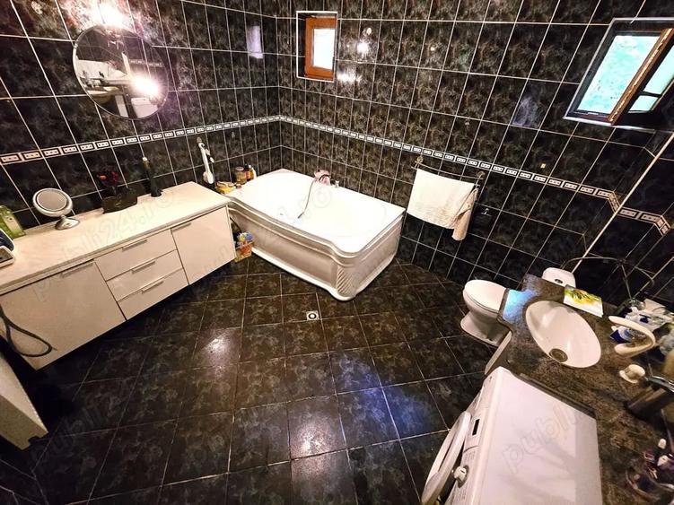 Casă cu 5 camere cu Teren 600 Mp în Central