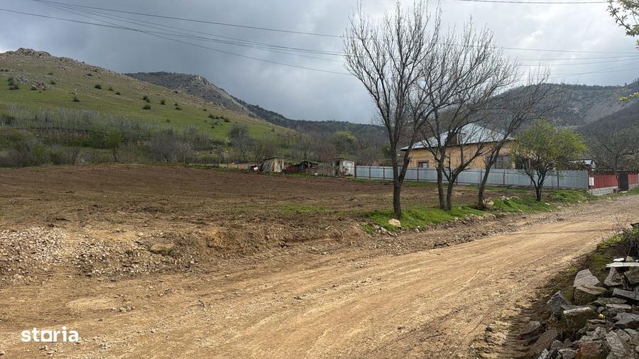 Teren de 1100 mp, în Greci