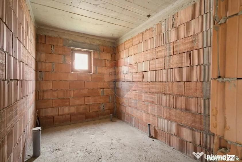 Casă cu 5 camere cu Teren 300 Mp în Fântânele