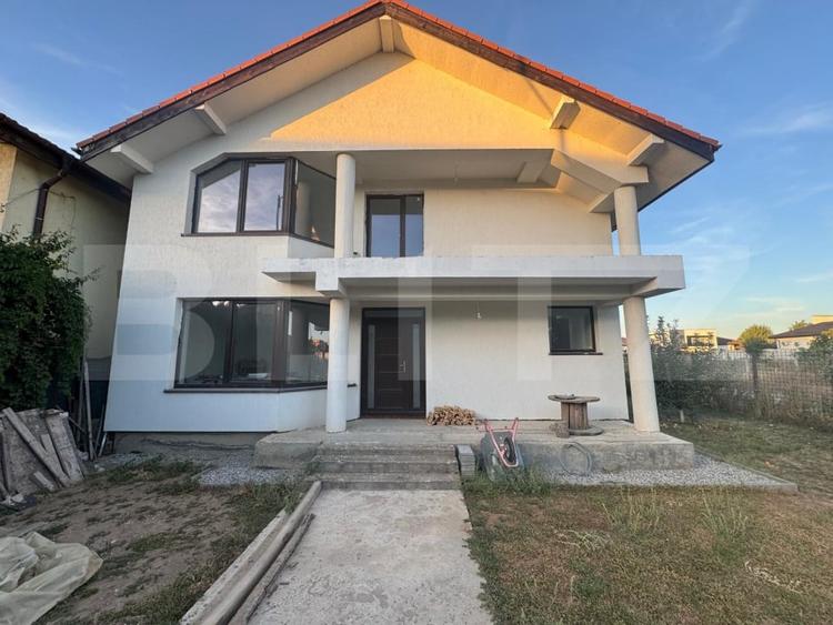 Casă individuală cu 5 camere cu Canalizare în Sud-Est