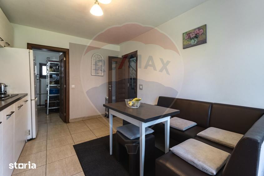 Casă cu 4 camere cu Teren 589 Mp în Feldioara