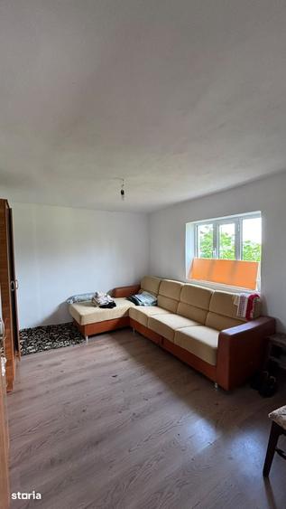 Casă cu 4 camere cu Teren 1380 Mp în Rătești