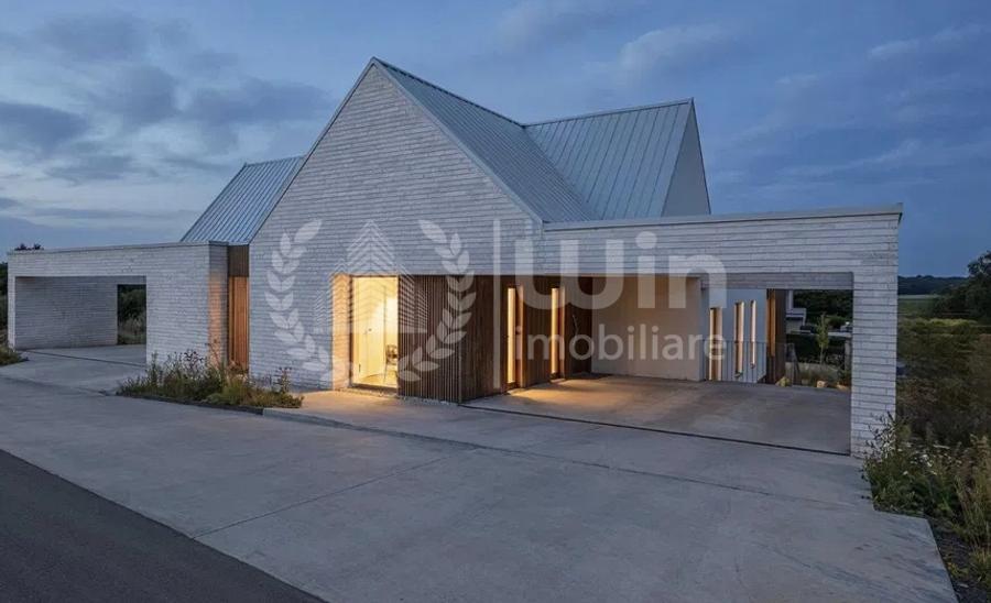 Duplex cu 5 camere cu Canalizare în Dâmbul Rotund