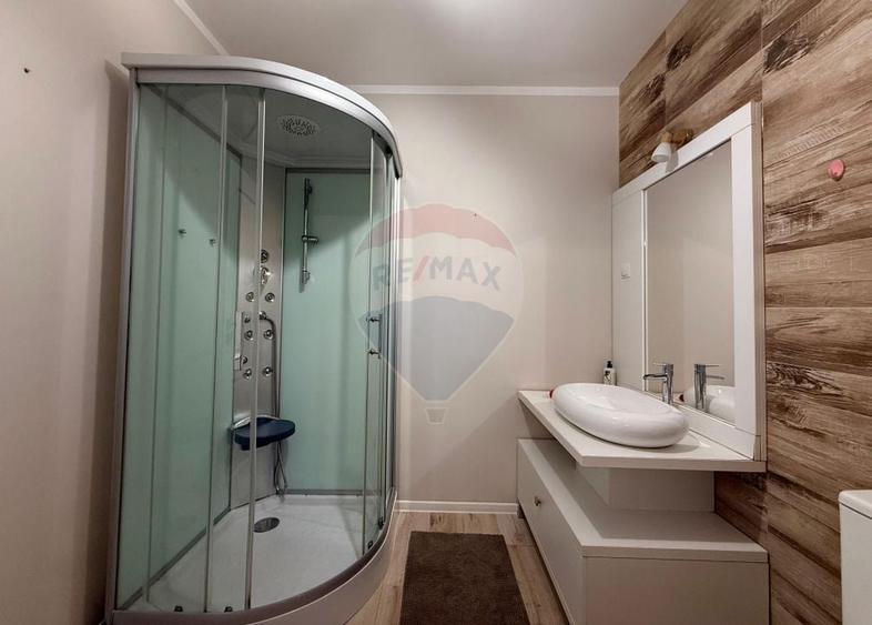 Apartament cu 2 camere semidecomandat, mobilat în Florești
