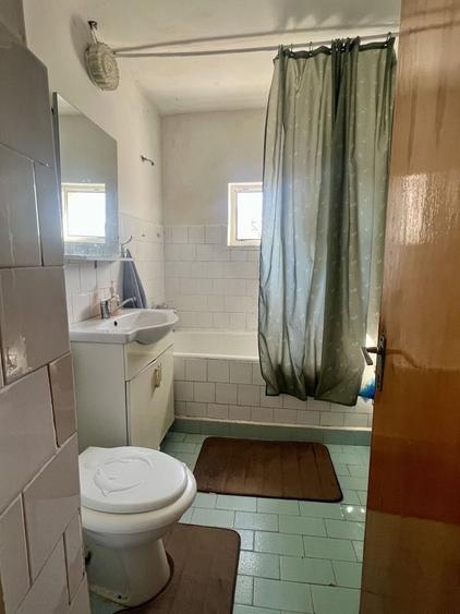 Apartament cu 3 camere decomandat în Exterior Vest