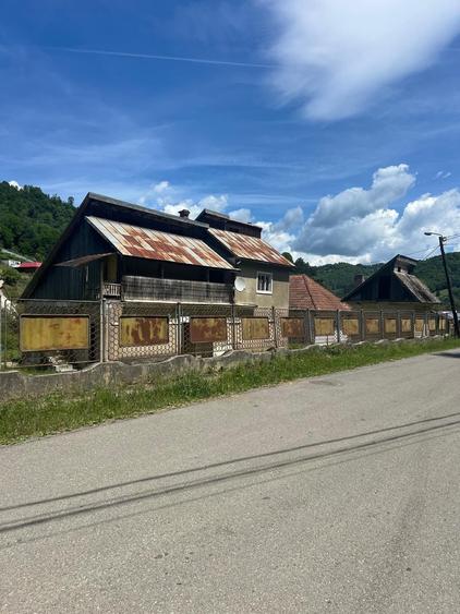 Casă cu 4 camere în Central