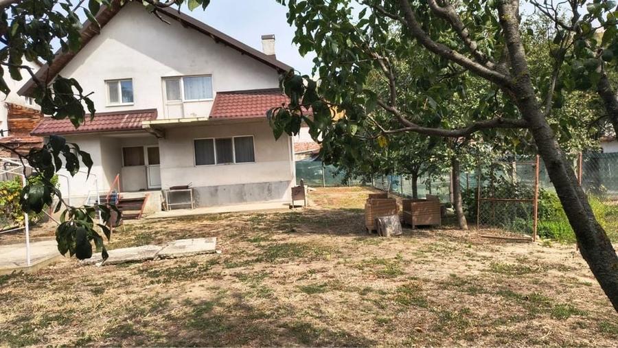 Casă cu 4 camere în Războieni