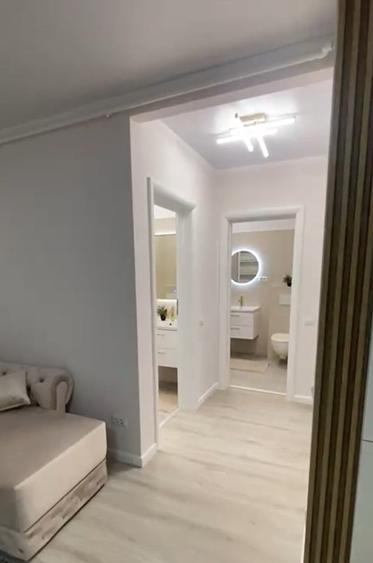 Apartament cu 3 camere semidecomandat în Sud