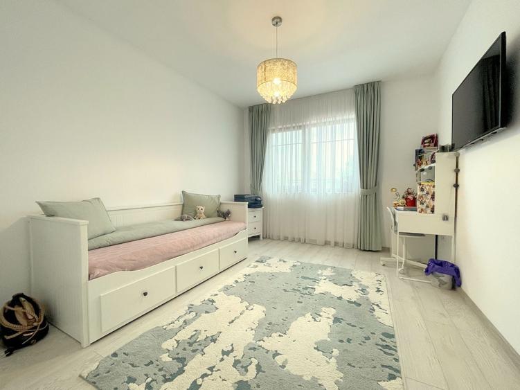 Casă individuală cu 5 camere cu Canalizare în Aradului