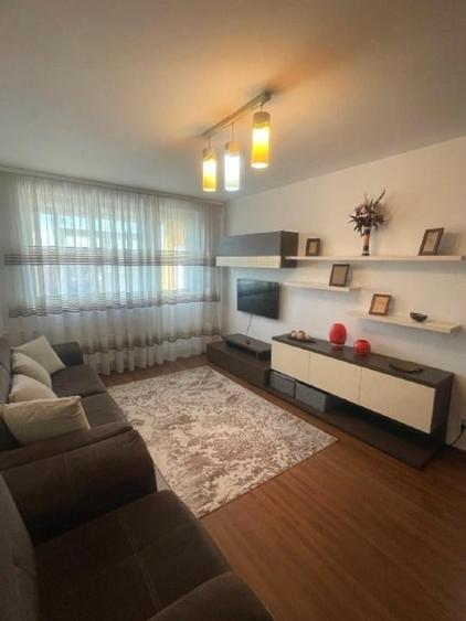 Apartament cu 3 camere decomandat, mobilat în Berceni