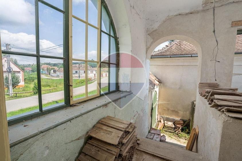Casă individuală cu 7 camere cu Teren 1600 Mp în Bruiu