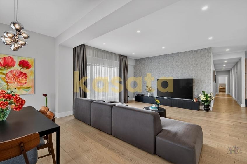 Apartament cu 4 camere semidecomandat în Pipera