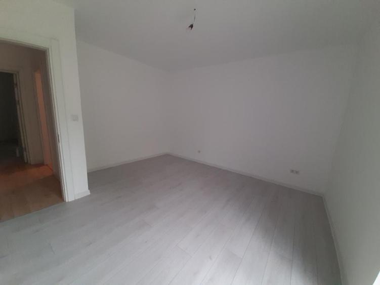 Casă individuală cu 5 camere cu Teren 370 Mp în Ștefănești