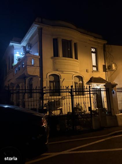 Apartament cu 4 camere în Centrul Istoric