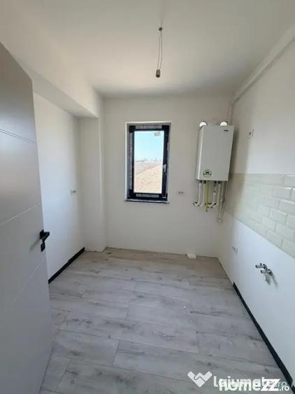 Apartament cu 3 camere semidecomandat în Rediu
