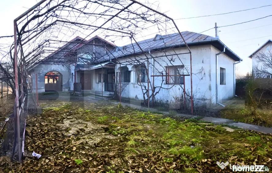 Casă cu 8 camere cu Teren 1038 Mp în Central