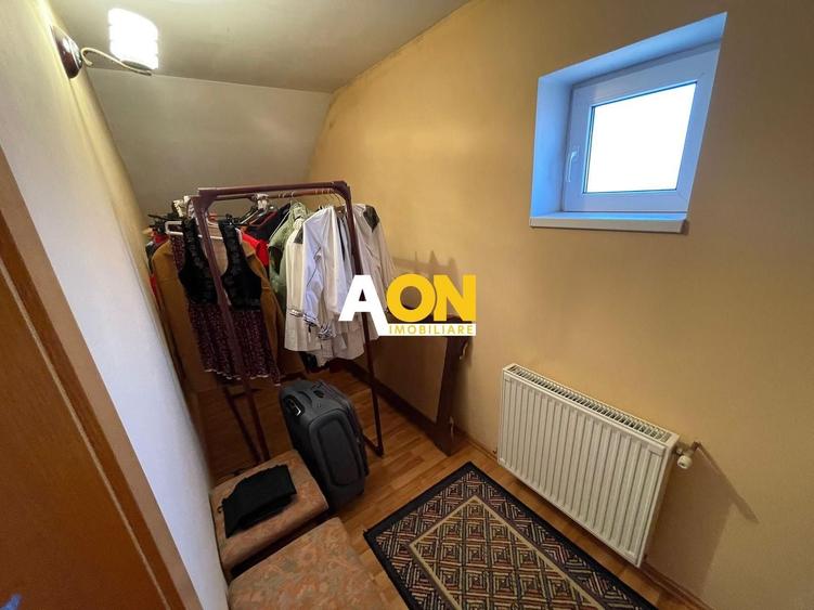 Casă individuală cu 6 camere cu Canalizare în Cetate
