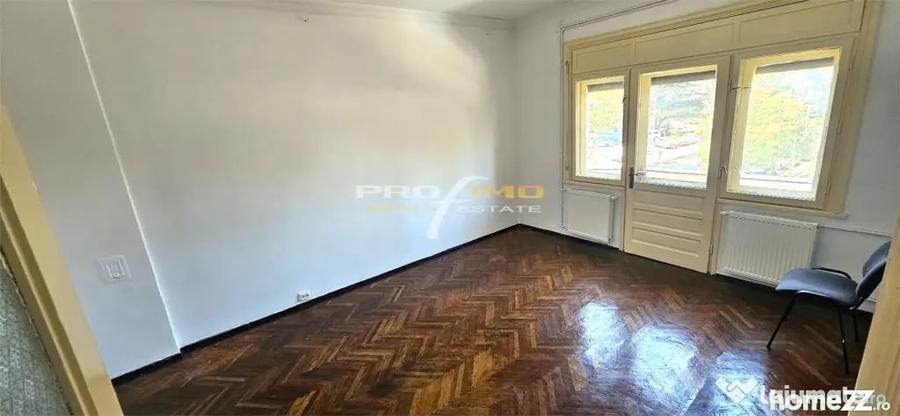 Apartament cu 6 camere decomandat în Central