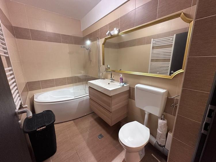 Apartament cu 2 camere decomandat în Apărătorii Patriei