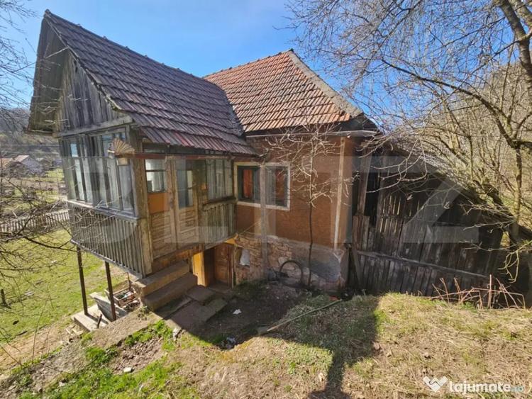 Teren de 6820 mp, în Almașu Mare