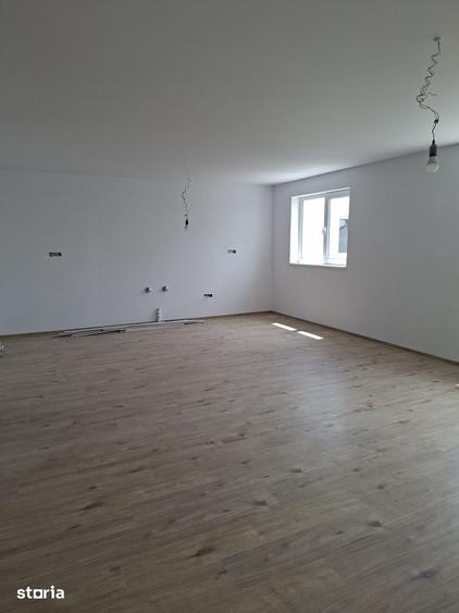 Casă cu 5 camere cu Teren 350 Mp în Central