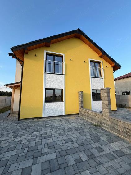 Casă cu 4 camere cu Teren 270 Mp în Moșnița Veche