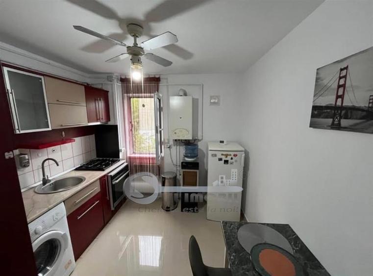 Apartament cu 2 camere semidecomandat, mobilat în Podu Roș