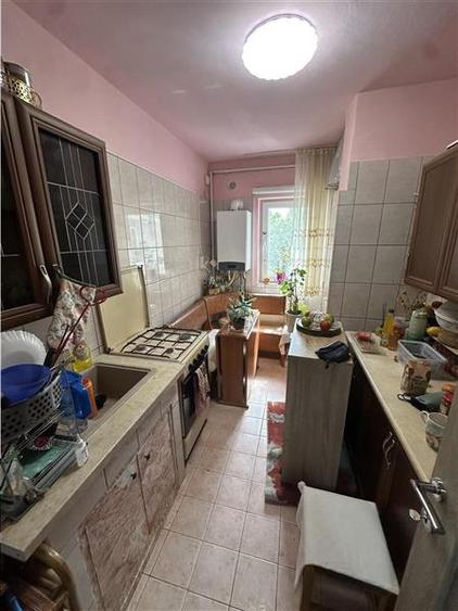 Apartament cu 3 camere decomandat, mobilat în Lipovei