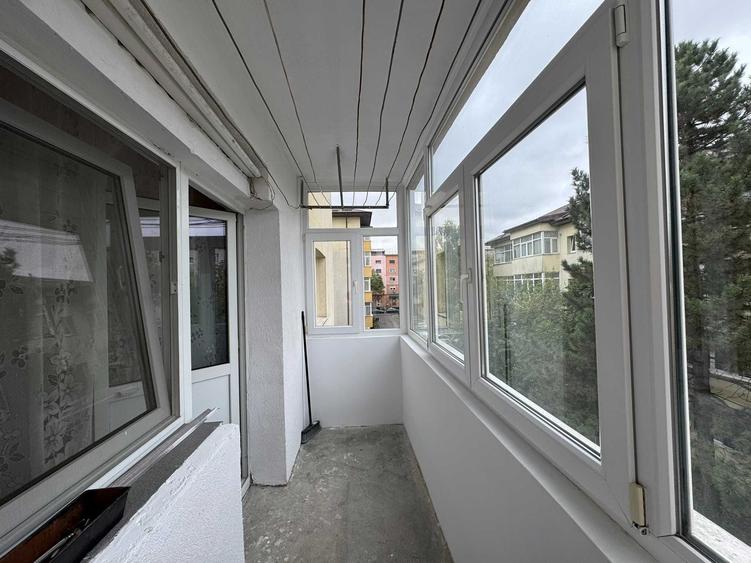 Apartament cu 3 camere semidecomandat în Valea Moșneagului