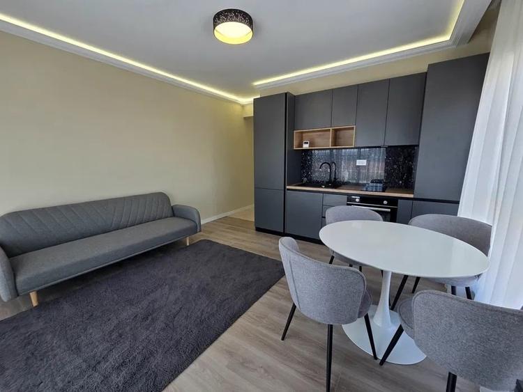 Apartament cu 2 camere semidecomandat, mobilat în Galata