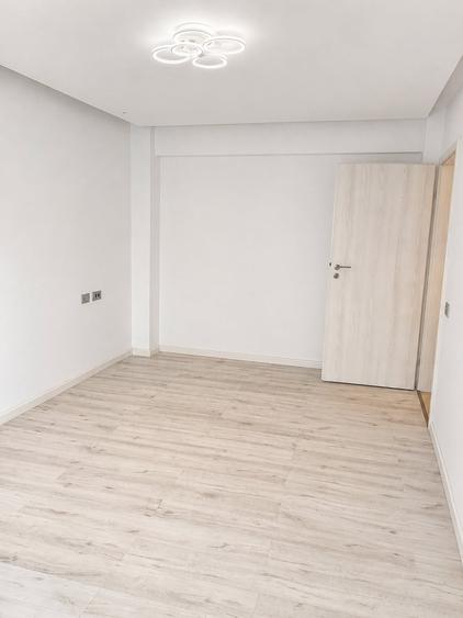 Apartament cu 3 camere decomandat, mobilat în Decebal