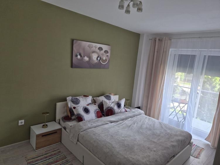 Apartament cu 3 camere decomandat în Exterior Vest