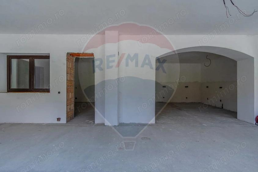 Casă cu Teren 2914 Mp în Bogata Olteană