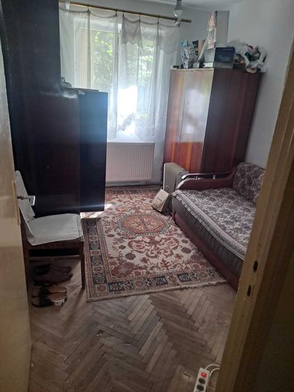 Apartament cu 3 camere decomandat în Exterior Vest