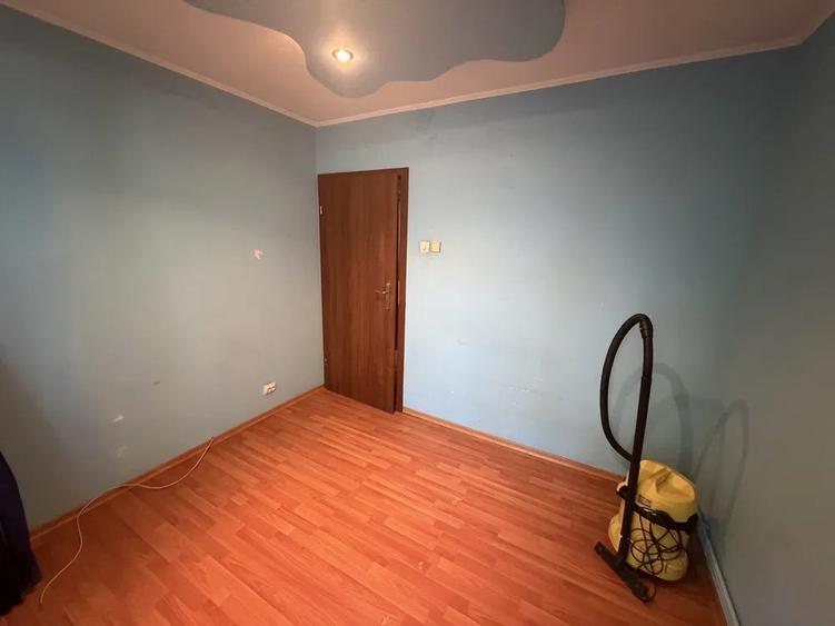 Apartament cu 3 camere semidecomandat în Drumul Taberei