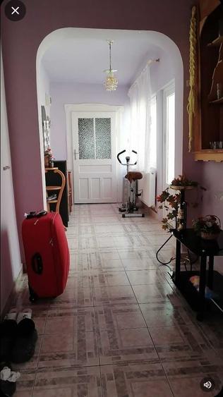 Casă cu 3 camere în Central