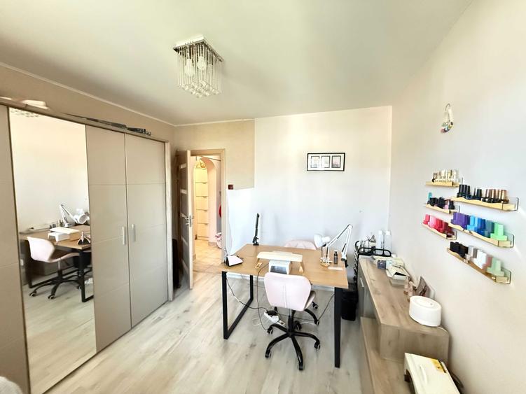 Apartament cu 3 camere decomandat în Drumul Taberei