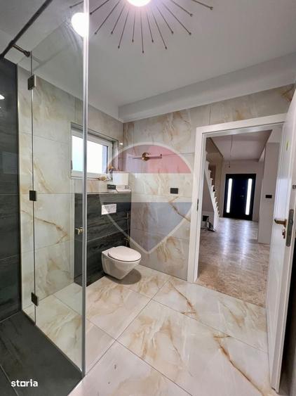 Casă cu 4 camere cu Teren 800 Mp în Central