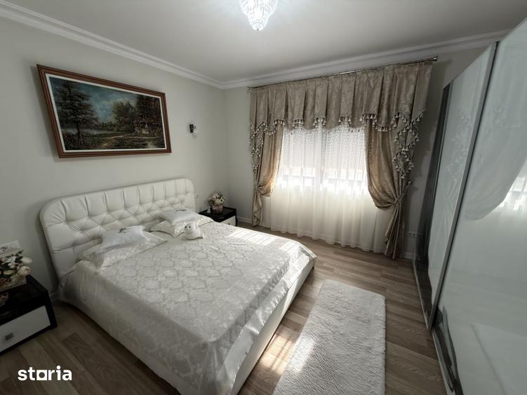 Casă cu 5 camere cu Teren 2400 Mp în Central