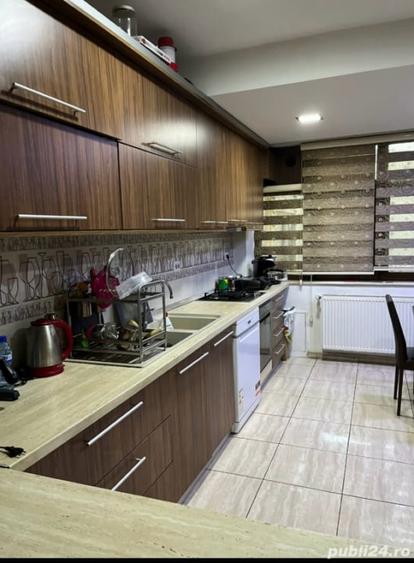 Casă individuală cu 9 camere cu Canalizare în Colentina