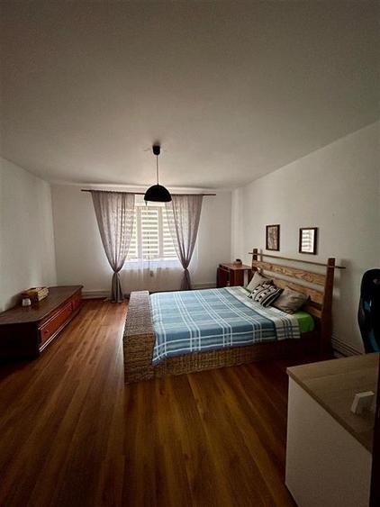 Casă cu 6 camere cu Teren 894 Mp în Diniaș