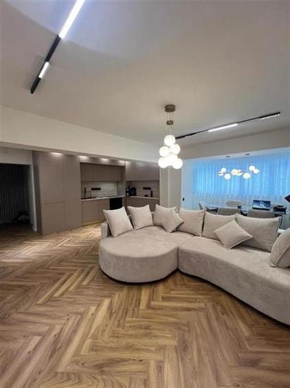 Apartament cu 3 camere decomandat, mobilat în Colentina