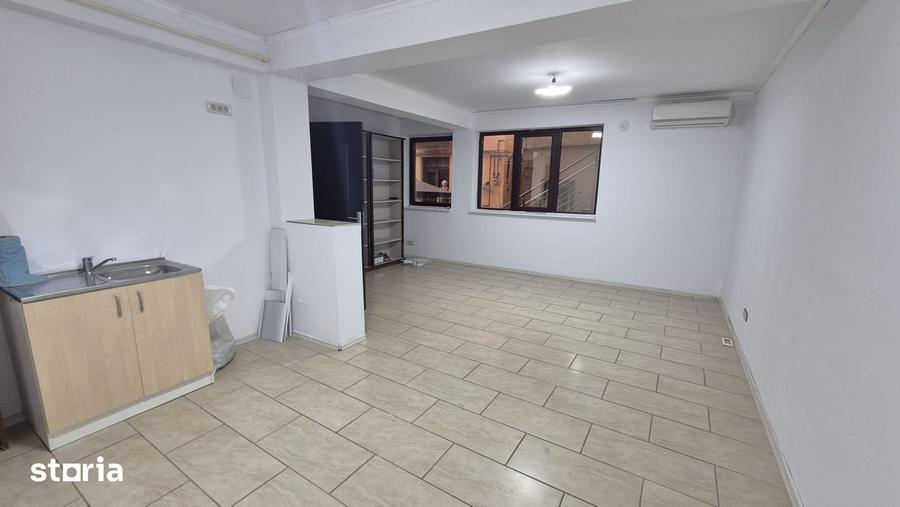 Apartament cu 5 camere decomandat în Grivița