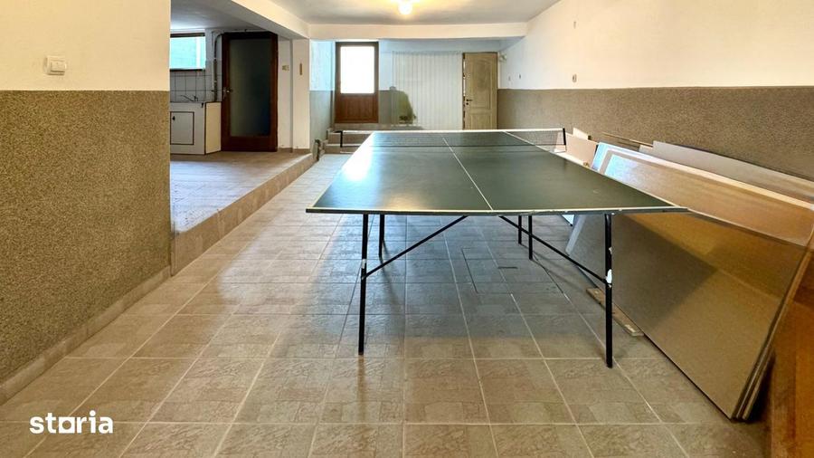 Casă cu 10 camere cu Teren 1422 Mp în Central