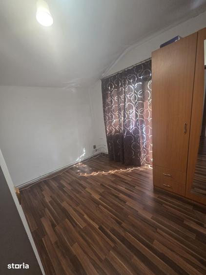 Casă cu 4 camere cu Teren 250 Mp în Șimnicu de Sus