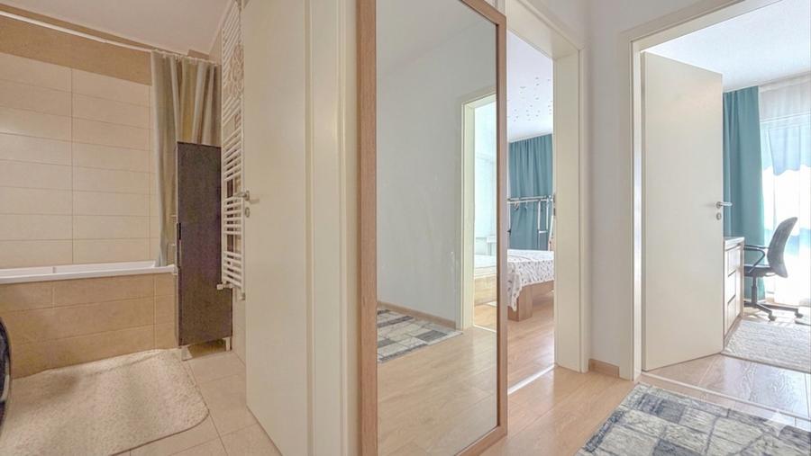 Apartament cu 3 camere decomandat în Tractorul