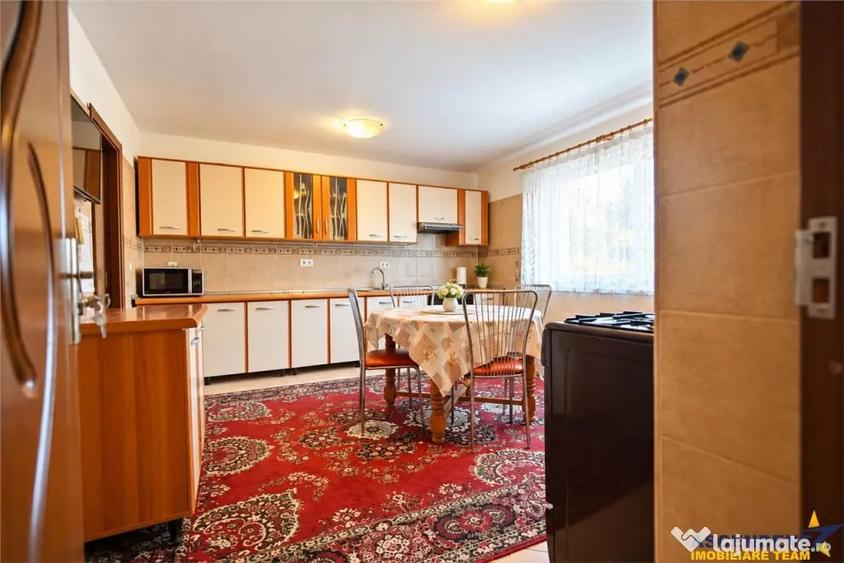 Casă cu 5 camere cu Teren 650 Mp în Sânpetru