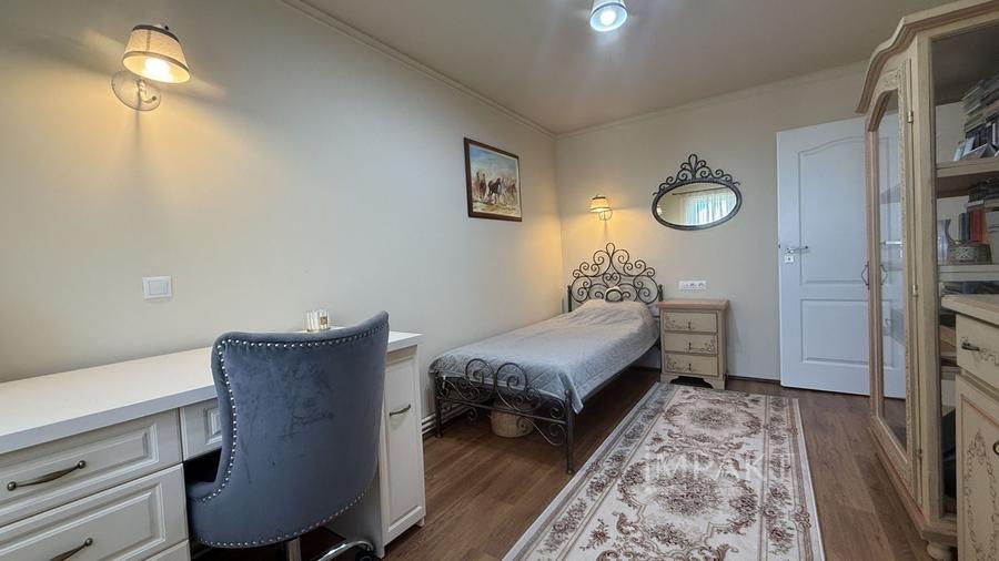 Apartament cu 4 camere decomandat, mobilat în Andrei Mureșanu