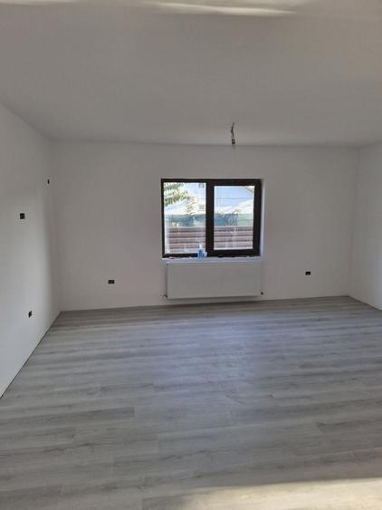 Casă cu 4 camere cu Teren 515 Mp în Cumpăna